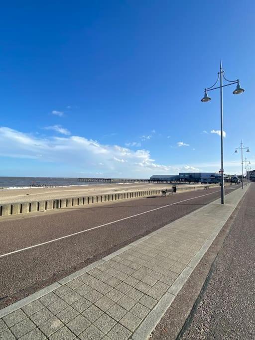 The Beach Suite - Top Floor With Easy Invest Lowestoft Exteriér fotografie