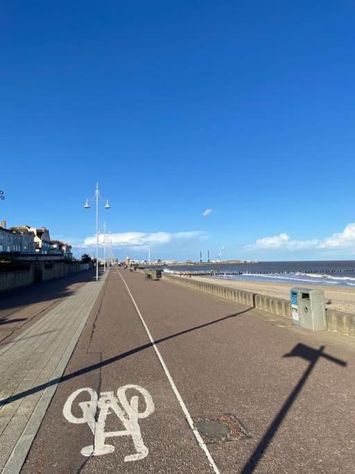 The Beach Suite - Top Floor With Easy Invest Lowestoft Exteriér fotografie